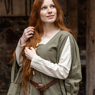 Blue medieval dress with white sleeves from Burgschneider.